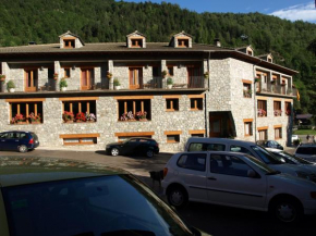  Hotel La Farga  Сеткасас
